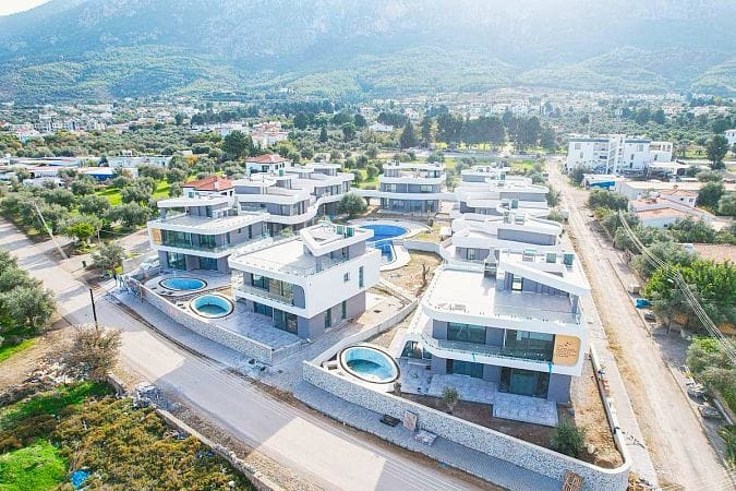 5-комнатная вилла 220 м² с собственным участком земли 438 м² в 600 метрах от моря - фото № 1