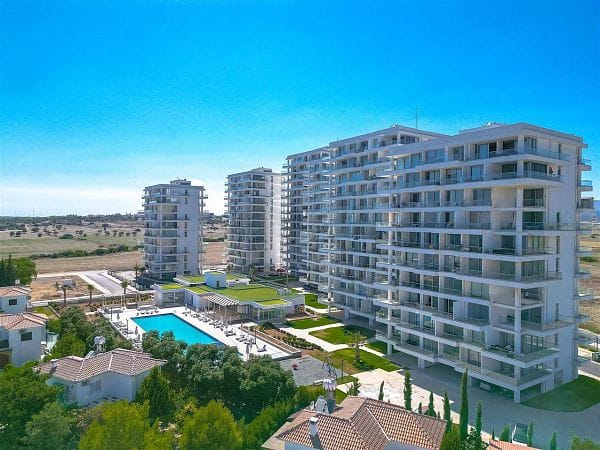 Двухэтажные 4-комнатные апартаменты 128м² с панорамным видом на море и горы, всего в 250 метрах от побережья - фото № 1
