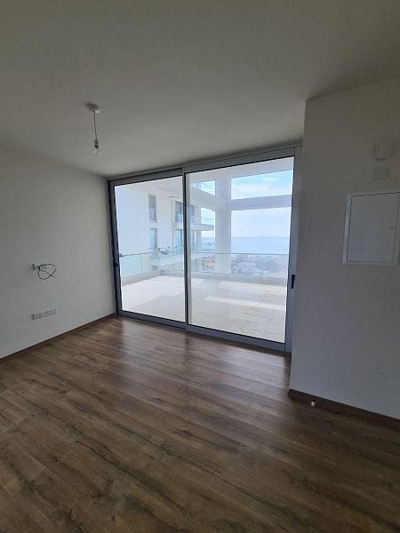 Двухэтажные 4-комнатные апартаменты 128м² с панорамным видом на море и горы, всего в 250 метрах от побережья - фото № 30