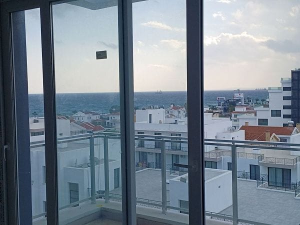 3-комнатные апартаменты 78 м² в современном комплексе в Искеле - фото № 1