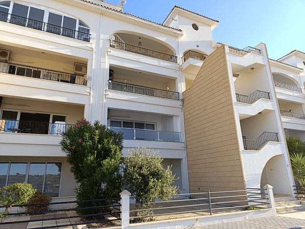 3-комнатные апартаменты 102 м² с террасой 12 м² в 5 минутах от моря - фото № 2