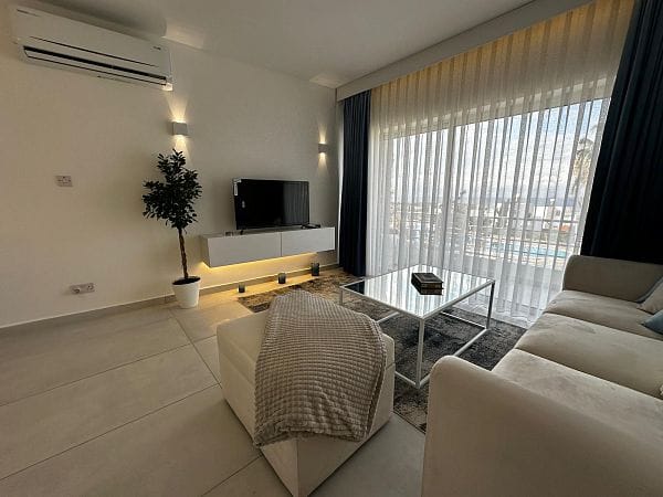 3-комнатные апартаменты 70 м² с террасой 40 м² на береговой линии в Эсентепе - фото № 2
