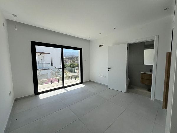 4-комнатные апартаменты 117 м² с террасой 11 м² с мебелью и техникой в Эсентепе - фото № 15