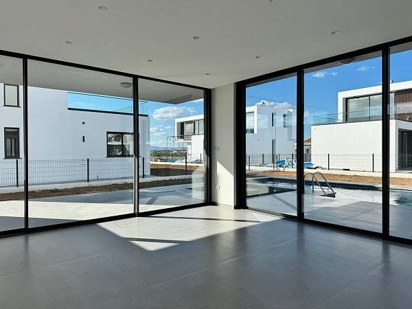 4-комнатная вилла 253 м² с двумя террасами и частным бассейном - фото № 3
