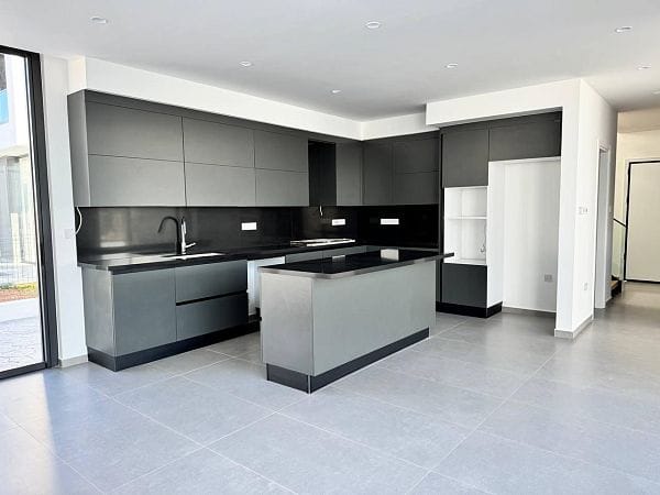 4-комнатная вилла 253 м² с двумя террасами и частным бассейном - фото № 4