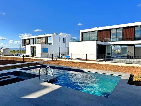 4-комнатная вилла 253 м² с двумя террасами и частным бассейном - фото № 2