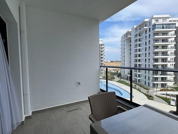 Студия 50 м² с балконом 9 м² и видом на море - фото № 9