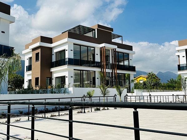 3-комнатные апартаменты 102 м² с террасой 25 м² и садом - фото № 3