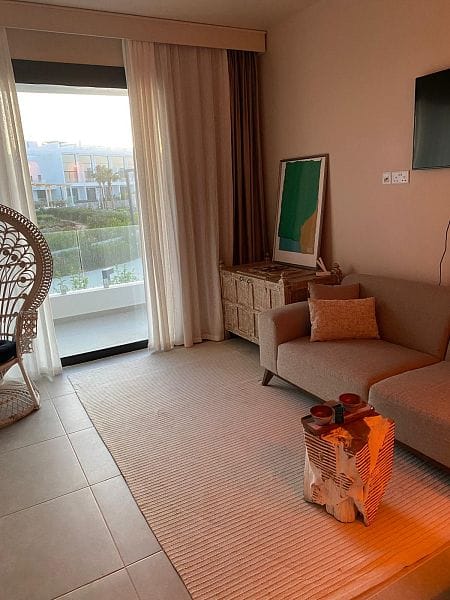 Студия 53 м² с балконом 8 м² в 300 метрах от пляжа с дизайнерским ремонтом - фото № 12