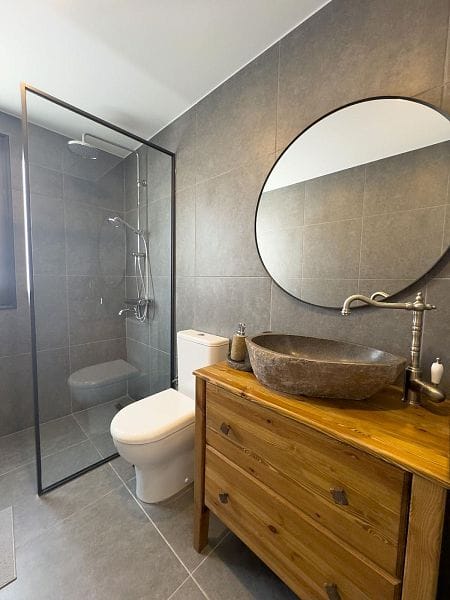Студия 53 м² с балконом 8 м² в 300 метрах от пляжа с дизайнерским ремонтом - фото № 18