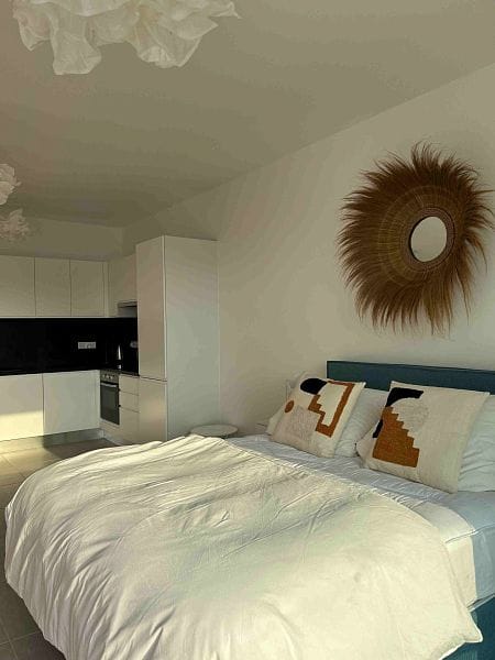 Студия 45 м² с террасой 8 м² в 250 метрах от пляжа с мебелью и техникой - фото № 7