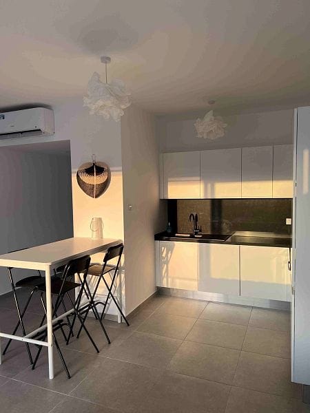 Студия 45 м² с террасой 8 м² в 250 метрах от пляжа с мебелью и техникой - фото № 18