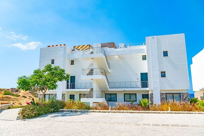 Студия-пентхаус 37 м² с террасой на крыше 18 м² в элитном комплексе на берегу моря - фото № 3