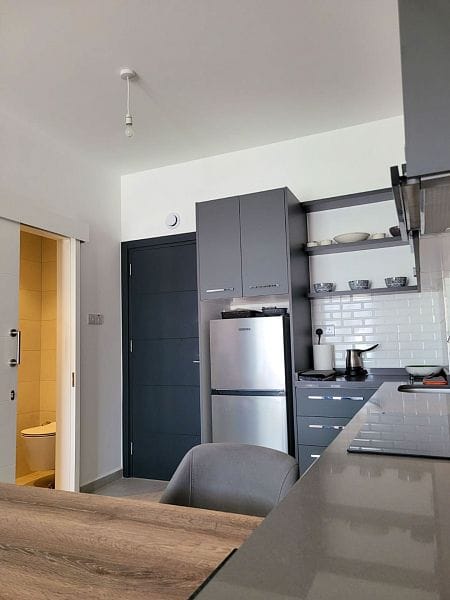 Студия-пентхаус 37 м² с террасой на крыше 18 м² в элитном комплексе на берегу моря - фото № 11