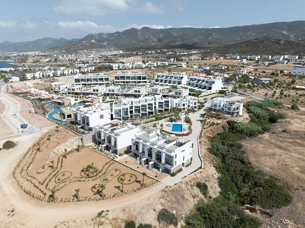 Студия-пентхаус 37 м² с террасой на крыше 18 м² в элитном комплексе на берегу моря - фото № 34