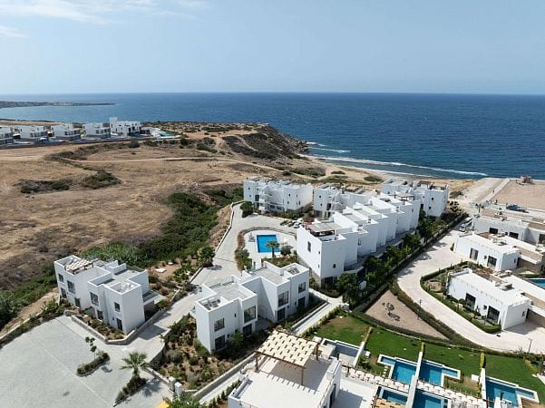 Студия-пентхаус 37 м² с террасой на крыше 18 м² в элитном комплексе на берегу моря - фото № 36