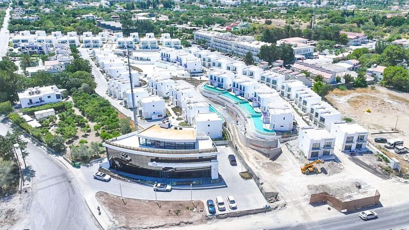 Трехкомнатный таунхаус 105 м² с  с террасой 65м2 и бассейном в новом комплексе в Лапте - фото № 24