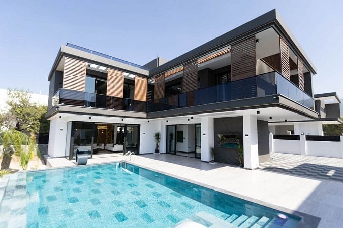 Современная 5-комнатная вилла 264 м² премиум-класса с частным бассейном и джакузи на крыше - фото № 1