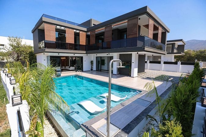 Современная 5-комнатная вилла 264 м² премиум-класса с частным бассейном и джакузи на крыше - фото № 2