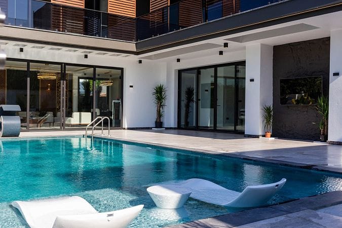 Современная 5-комнатная вилла 264 м² премиум-класса с частным бассейном и джакузи на крыше - фото № 3