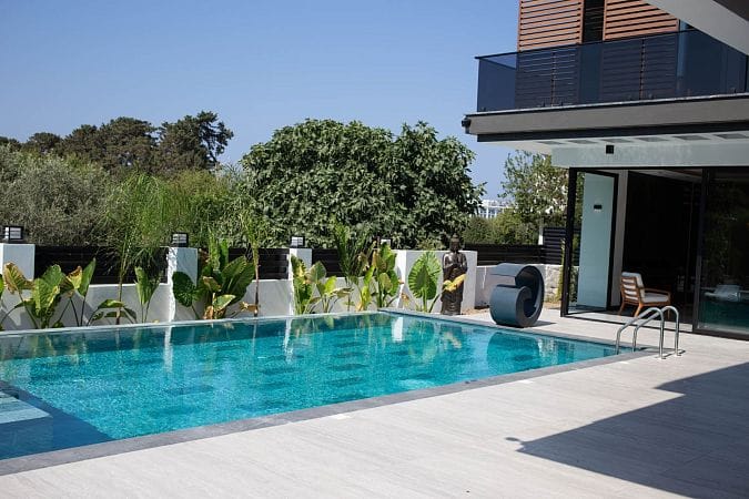 Современная 5-комнатная вилла 264 м² премиум-класса с частным бассейном и джакузи на крыше - фото № 4