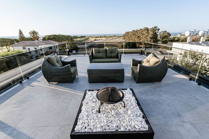 Современная 5-комнатная вилла 264 м² премиум-класса с частным бассейном и джакузи на крыше - фото № 52