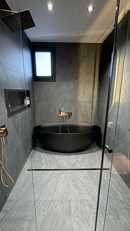 Современная 5-комнатная вилла 264 м² премиум-класса с частным бассейном и джакузи на крыше - фото № 46