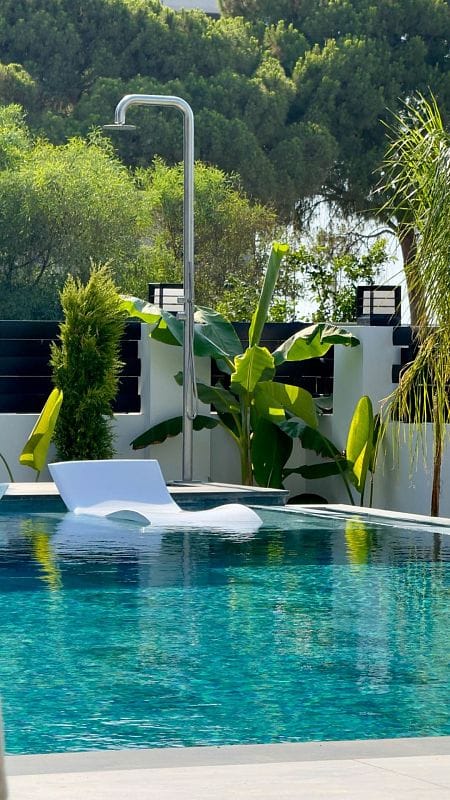 Современная 5-комнатная вилла 264 м² премиум-класса с частным бассейном и джакузи на крыше - фото № 64