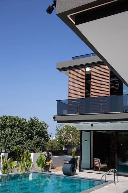 Современная 5-комнатная вилла 264 м² премиум-класса с частным бассейном и джакузи на крыше - фото № 71