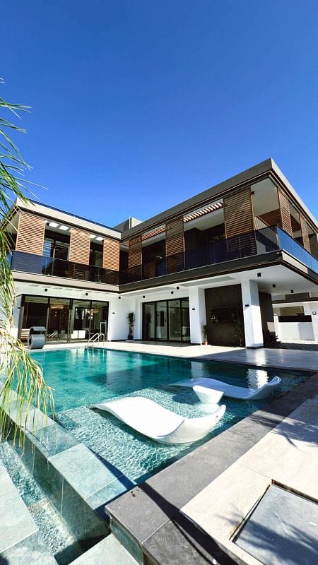 Современная 5-комнатная вилла 264 м² премиум-класса с частным бассейном и джакузи на крыше - фото № 77