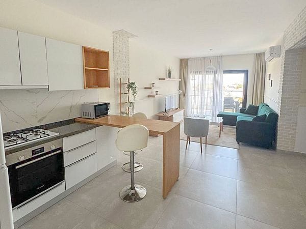 Студия 60 м² с балконом 8 м² и неперекрываемым видом на море в курортном комплексе - фото № 2