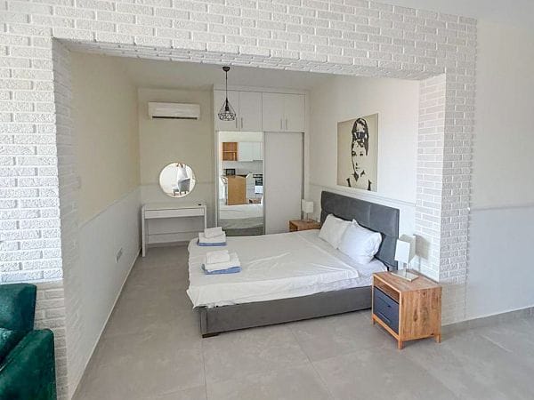 Студия 60 м² с балконом 8 м² и неперекрываемым видом на море в курортном комплексе - фото № 8