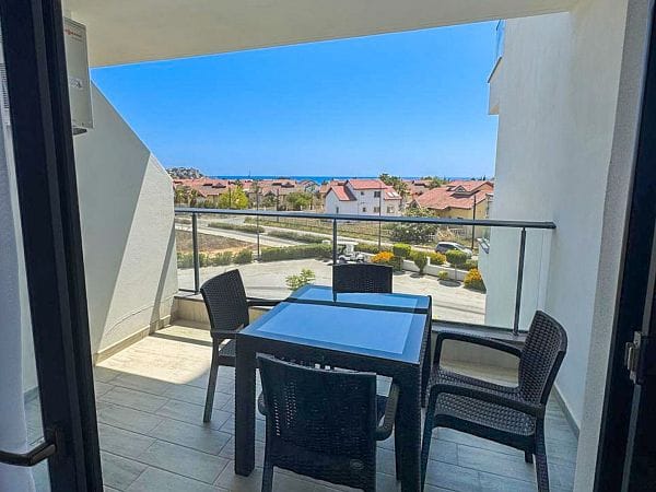 Студия 60 м² с балконом 8 м² и неперекрываемым видом на море в курортном комплексе - фото № 10