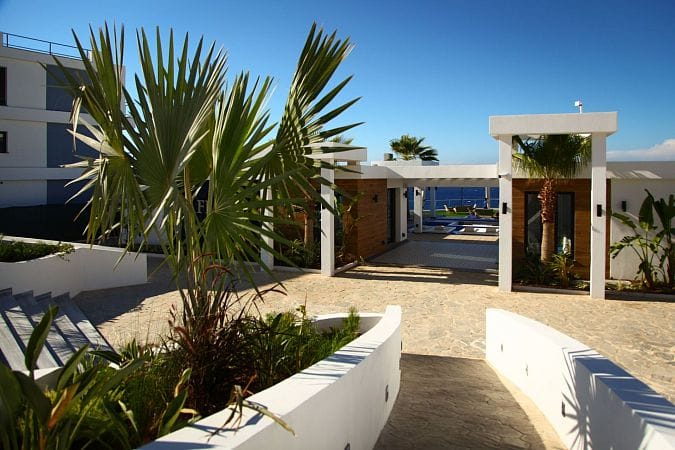 Студия 39м² с балконом 10м² в элитном комплексе в 100 метрах от пляжа - фото № 54