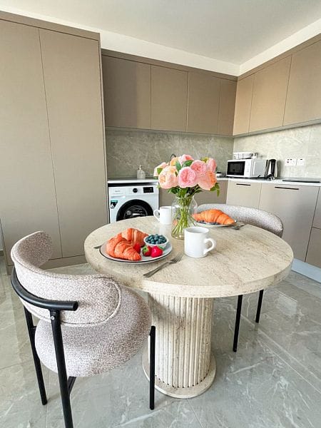 Студия 47 м² с мебелью и техникой и прямым видом на море - фото № 9