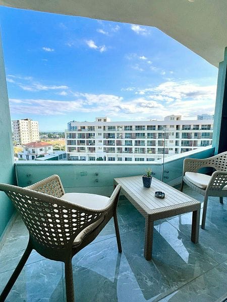 Студия 47 м² с мебелью и техникой и прямым видом на море - фото № 14