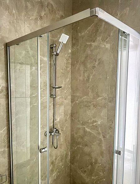 Студия 47 м² с мебелью и техникой и прямым видом на море - фото № 16