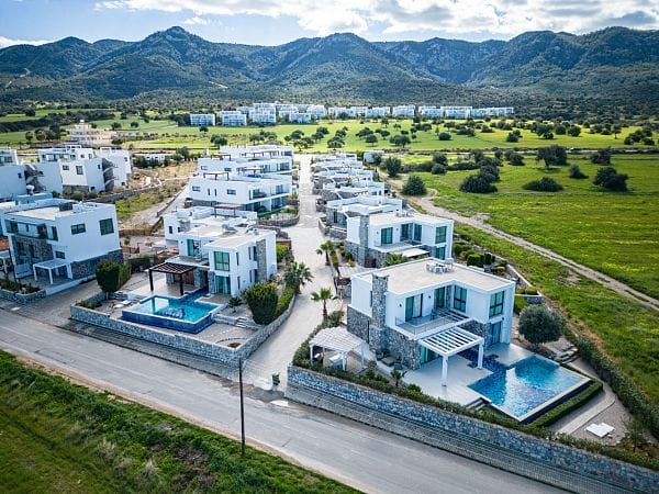 3-комнатный пентхаус 83 м² с террасой на крыше 60 м² и полным дизайн-пакетом в 200 метрах от моря! - фото № 1