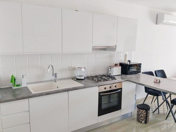 2-комнатные апартаменты 64 м² с террасой 30 м² и прямым видом на море из спальни! - фото № 10