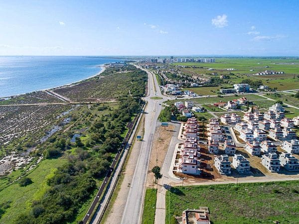 3-комнатные апартаменты 79 м² с балконом в 550 метрах от моря - фото № 1