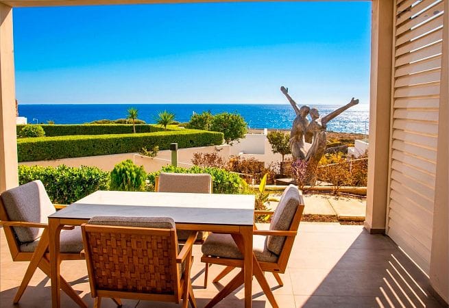 3-комнатные апартаменты 88 м² с террасой 40 м² в элитном комплексе в 150 метрах от собственного пляжа - фото № 1