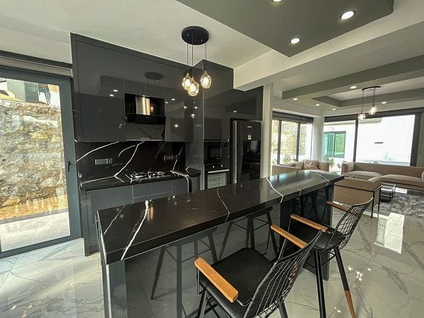 Новая 4-комнатная вилла 230 м² с видом на горы и море - фото № 12