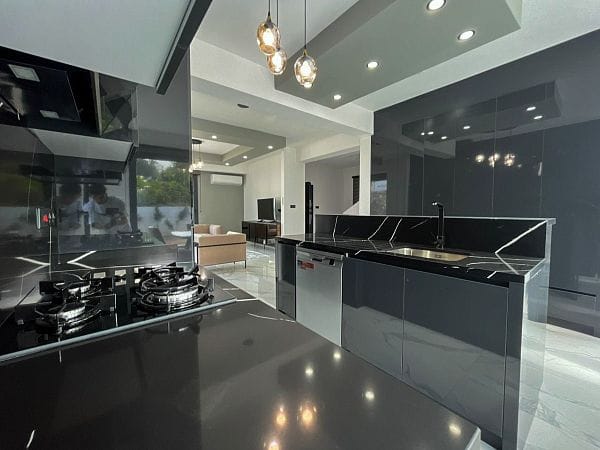 Новая 4-комнатная вилла 230 м² с видом на горы и море - фото № 14