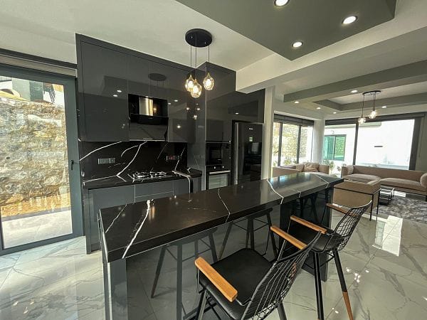 Новая 4-комнатная вилла 230 м² с видом на горы и море - фото № 17