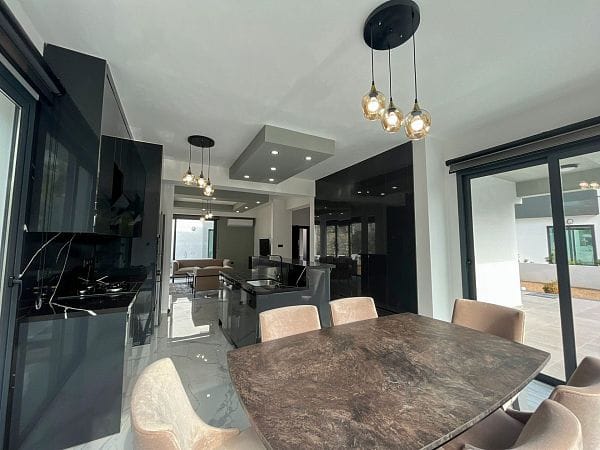 Новая 4-комнатная вилла 230 м² с видом на горы и море - фото № 19