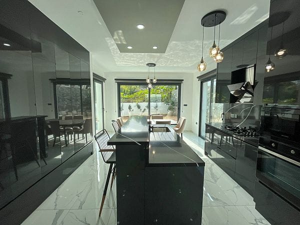 Новая 4-комнатная вилла 230 м² с видом на горы и море - фото № 21