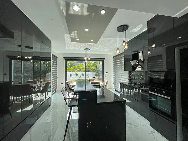 Новая 4-комнатная вилла 230 м² с видом на горы и море - фото № 22