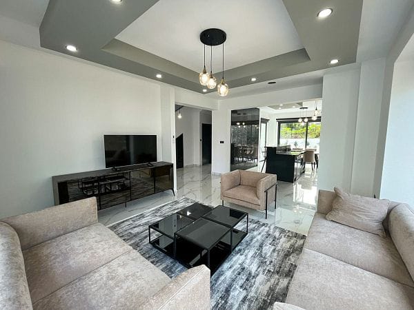 Новая 4-комнатная вилла 230 м² с видом на горы и море - фото № 24