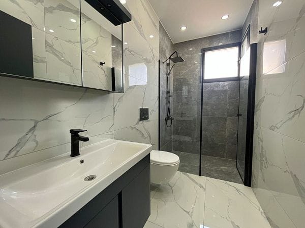 Новая 4-комнатная вилла 230 м² с видом на горы и море - фото № 40