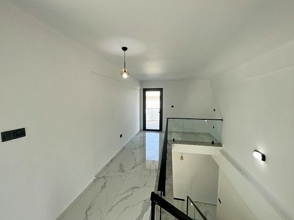 Новая 4-комнатная вилла 230 м² с видом на горы и море - фото № 44